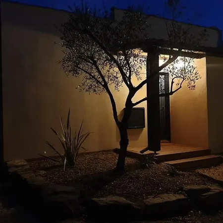 Semesterbostad Gite De Charme Avec Jacuzzi En Garrigue
